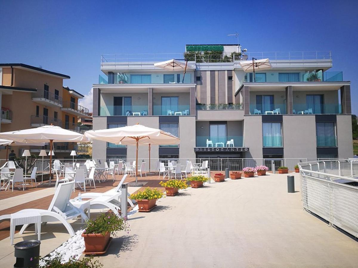 Ambruosi Village Resort&SPA Massignano Esterno foto